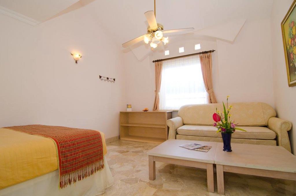 Club Bali Suites At Kota Bunga Cipanas  Exterior foto