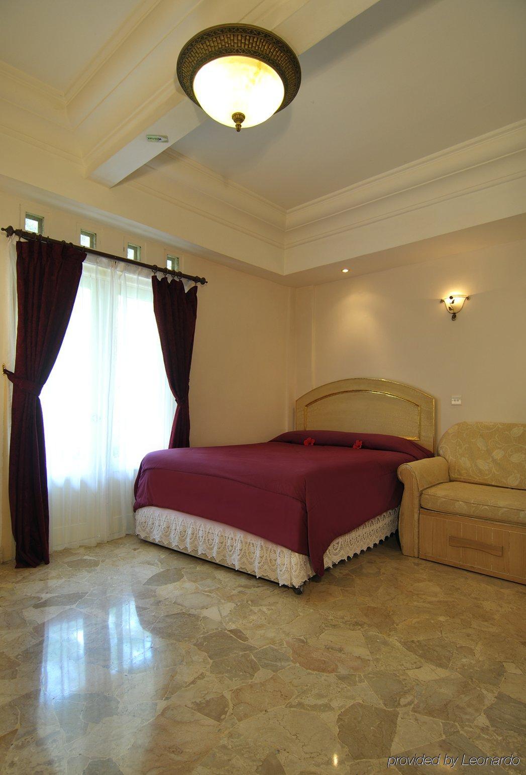 Club Bali Suites At Kota Bunga Cipanas  Exterior foto