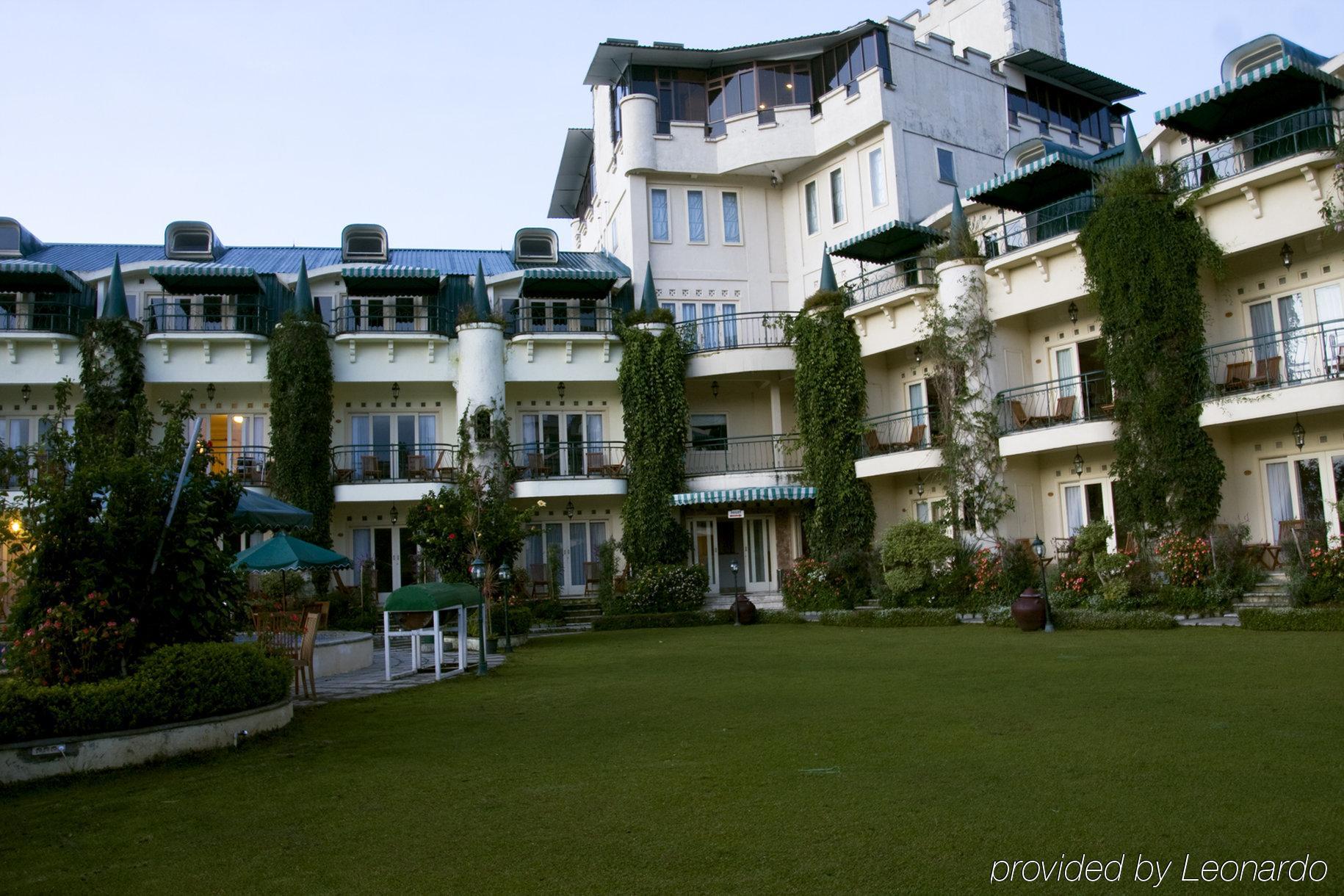 Club Bali Suites At Kota Bunga Cipanas  Exterior foto